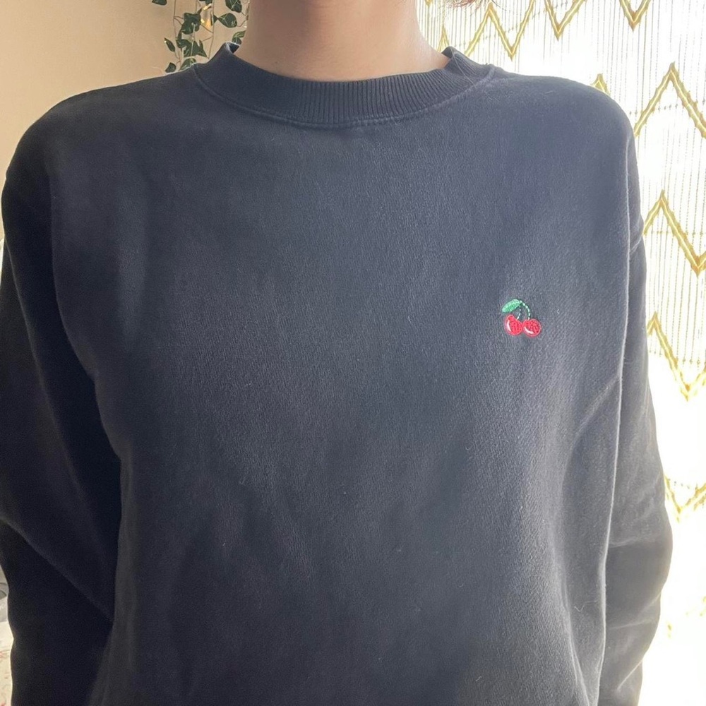 Black Cropped Cherry Patch Embroidered Cropped Sw… - image 3